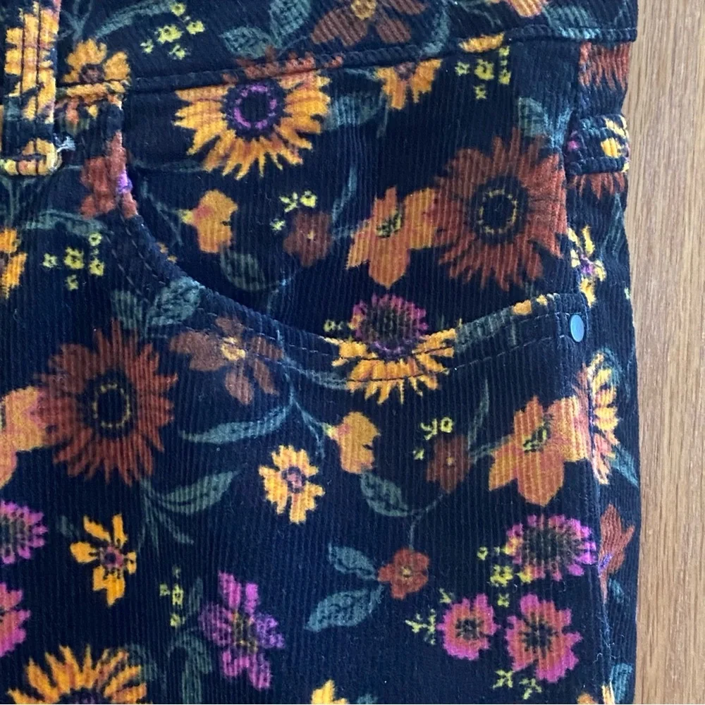 WRANGLER • High Rise Corduroy Fierce Flare - Floral - Size 12 x 34 - Picture 13 of 16